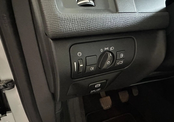 Volvo XC 60 cena 54000 przebieg: 249500, rok produkcji 2013 z Łochów małe 172